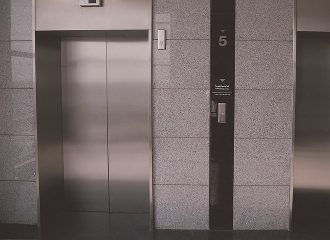 Ascensores y aparatos elevadores